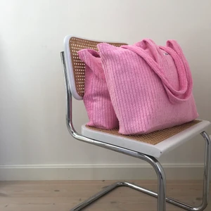 Rosa Tote bag - Handsydda rosa totebags💗💗 släpper nya väskor konstant på instagram @bernhbernh