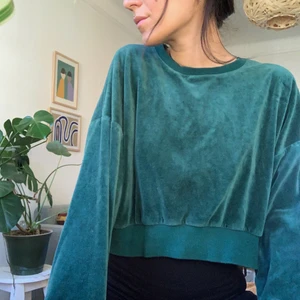 Croppad sammetströja  - Mmmm!!! Skönaste tröjan + finaste färgen! Knappt använd. 