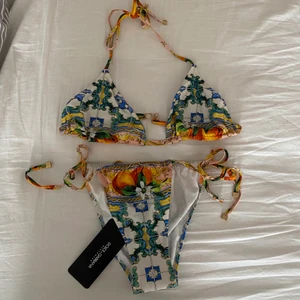 Dolce & Gabbana bikini - helt ny! - Aldrig använd bikini från Dolce & Gabbana. Självklart äkta!!! Nypris ca 3000. ☀️🥂