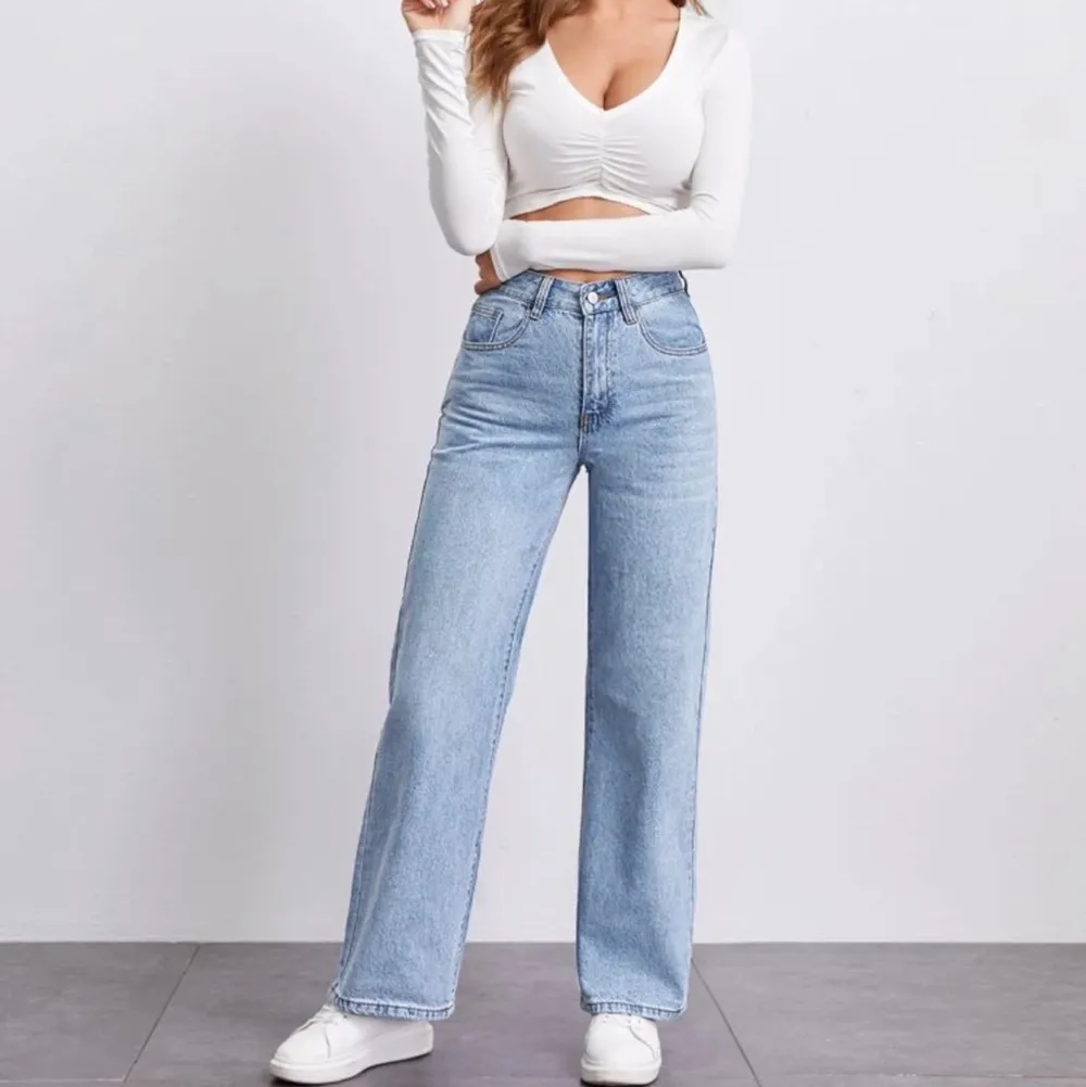 Jättesnygga jeans till sommaren! 🤩 säljer pga att de är för små på mig! 😭 Skulle säga att de är storlek XS! 💕 OANVÄNDA endast provade! 🌻 Spårbarfrakt 66kr ❤️. Jeans & Byxor.