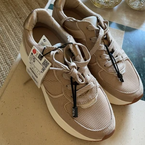 Zara sneakers - Beige strl 37