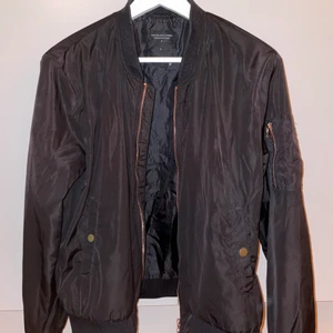 Bomberjacka från lager 157 - Säljes pågrund av att den inte kommer till användning 