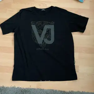 En Fin Versace T shirt i storlek 6xl