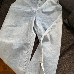 Raka stora jeans m slits - Stl 18 men mer som en l elr xl :) endas testade 