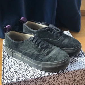 Eytys skor  - Hej säljer dessa snygga eytys skor i storleken 38, de är i superbra skick och inga defekter! ☺️