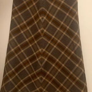 Brun Kjol - Jätte fin brun kjol perfekt för sommaren. Oanvänd storlek S/M