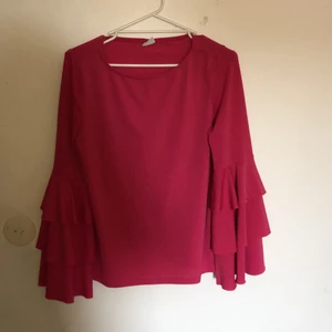 Tröja - Önskas leverans står du själv för kostnaden.