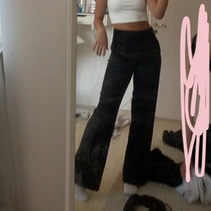 Storlek S - Skit snygga kostym byxor som jag då säljer då jag köpte hem två par skriv om ni vill ha mer bilder eller information😙