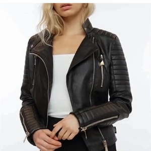 Skinnjacka  - Skinnjacka från chiquelle, inte använd på super länge och i jätte bra skick. Storlek 36. Köpare står för frakt.