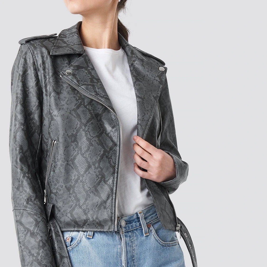 NA-KD biker jacket ormskinn