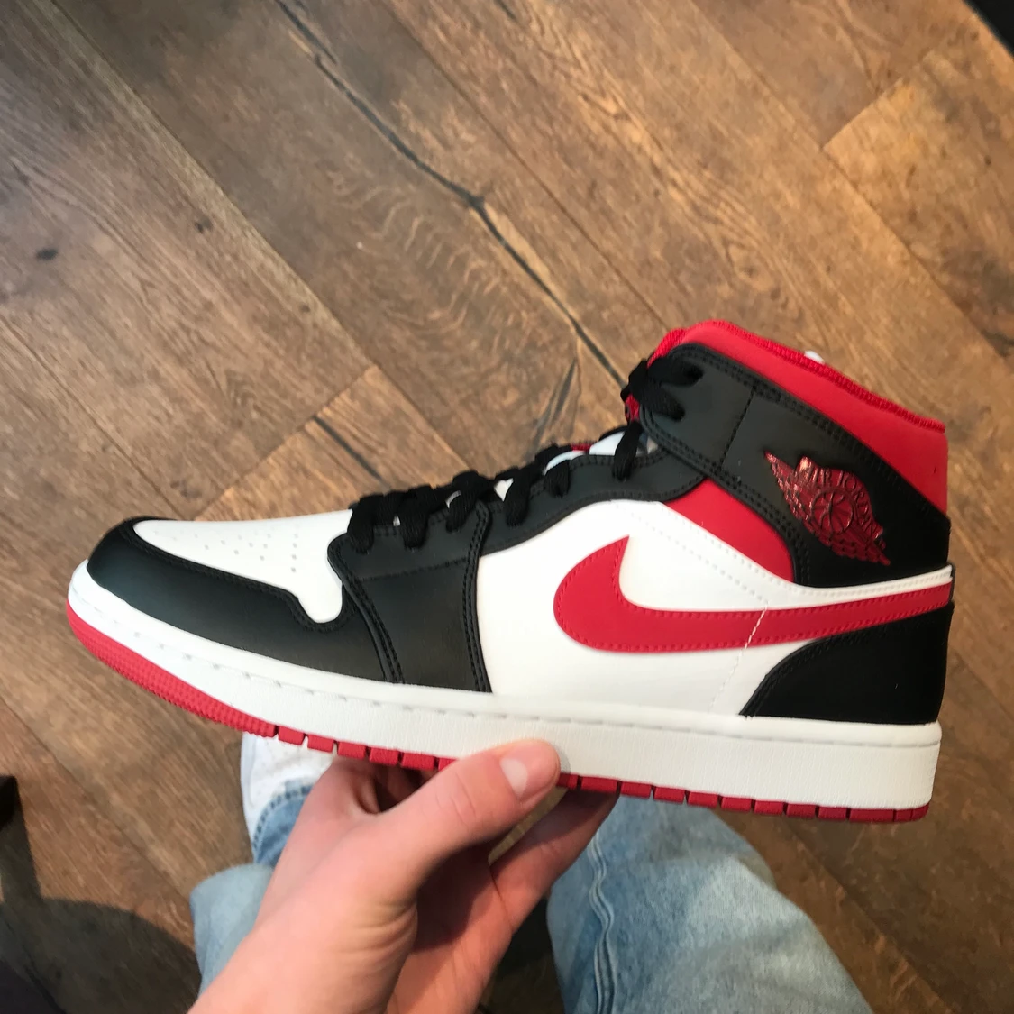 Jordan 1 Mid Gym Red