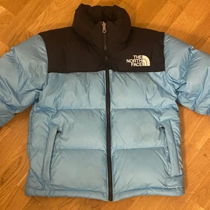 northface jacka - laddar upp denna annons på nytt pga oseriös köpare! köpt och använd förra vintern, säljer för 2000 + frakt. vid snabb affär 1800 + frakt!! strl s i bra skick❤️‍🔥