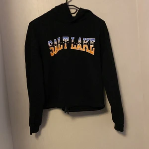Hoddie strl s - Hoddie strl S från hm typ aldrig använd köpare betalar för ev frakt 🚚 