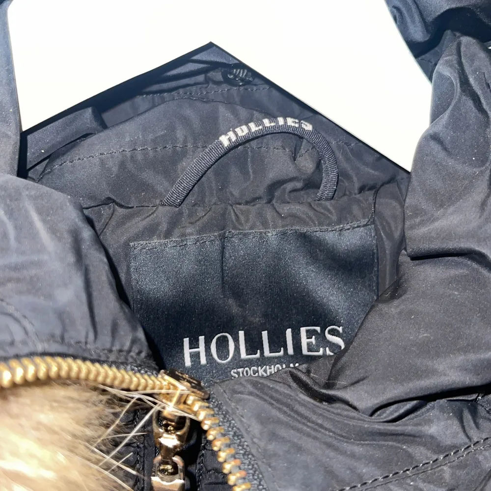 Hollies jacka strl 34 inköpt för ca 3500kr. I ett bra skick och är en väldigt varm och skön jacka. Säljer för 1500kr. Jackor.