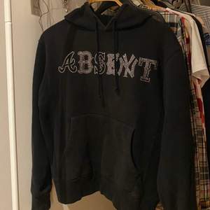 Svart Absent hoodie med rhinestones 