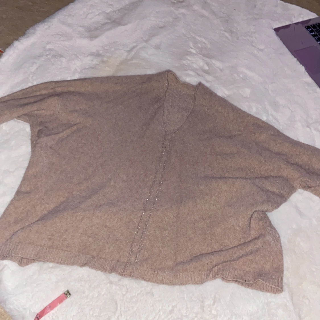 Beige tröja med silver