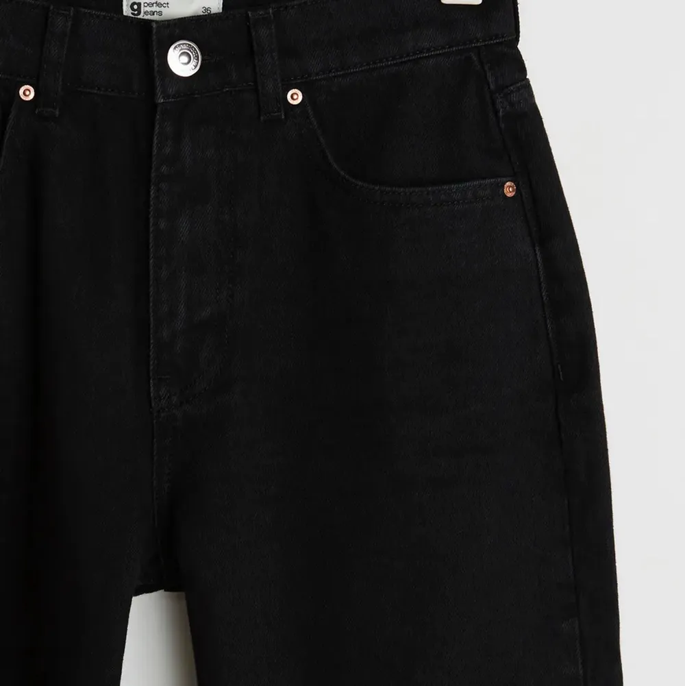 Ursnygga jeans från Gina modell 90s high waist jeans i toppenskick!! Sitter som en smäck. Jeans & Byxor.