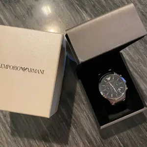 Säljer denna helt nya Armani Renato klockan. Nypris 3695kr. Mitt pris 2000kr. Box & karton ingår 