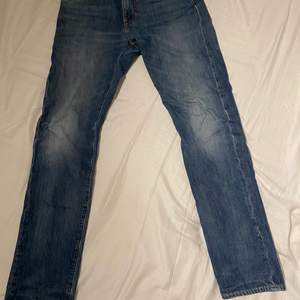 Levis jeans storlek                                             W29 L32                                                        modell 502
