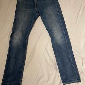 Levis jeans - Levis jeans storlek                                             W29 L32                                                        modell 502