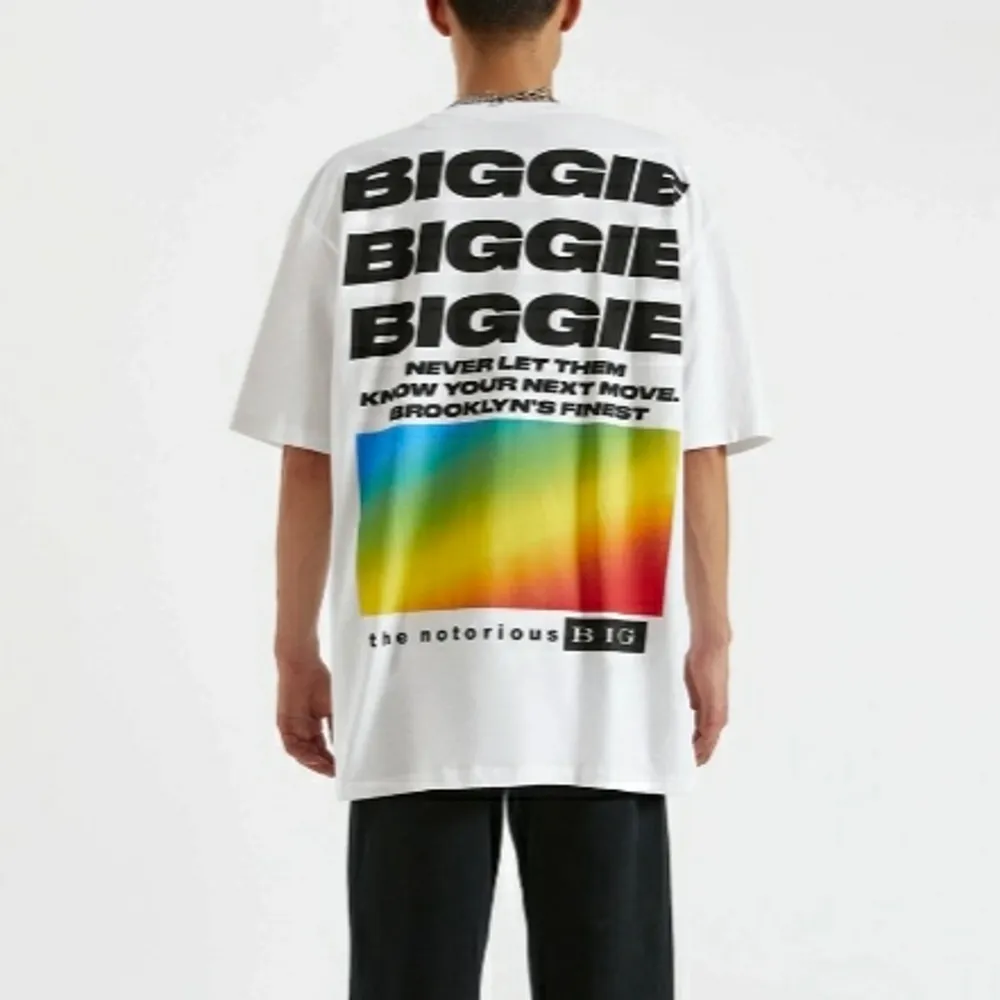 säljer denna B.I.G tröjan, kom privat om ni vill köpa. T-shirts.