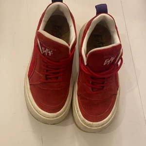 Eytys Sonic Röd - Knappt använda strl 38. Köptes för 2000kr