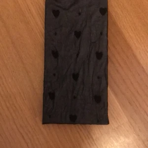 Strumpbyxor  - Säljer så söta strumpbyxor med hjärtan på! Beställde i one size men passar mer på en XS,S som är under 170! 