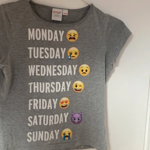 Emoji tröja - Emojitröja i stl 134/140💕 