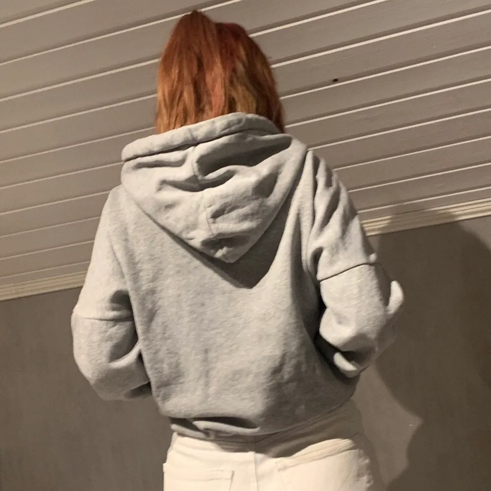 Denna hoodie är väldigt skön. För mer info kom privat . Övrigt.