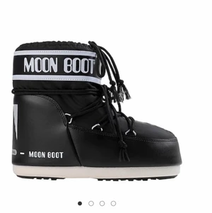 Låga moonboots - Säljer mina svarta låga moonboots i storlek 39-41. Endast använda ett fåtal gånger förra vintern💘