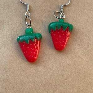 strawberry earrings made by me // polymer clay