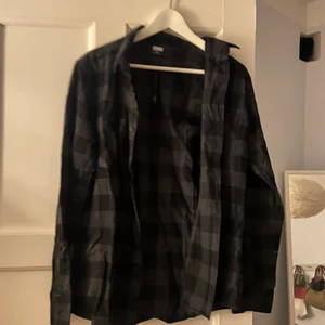 Skjorta ny - I storlek medium, herrmodell