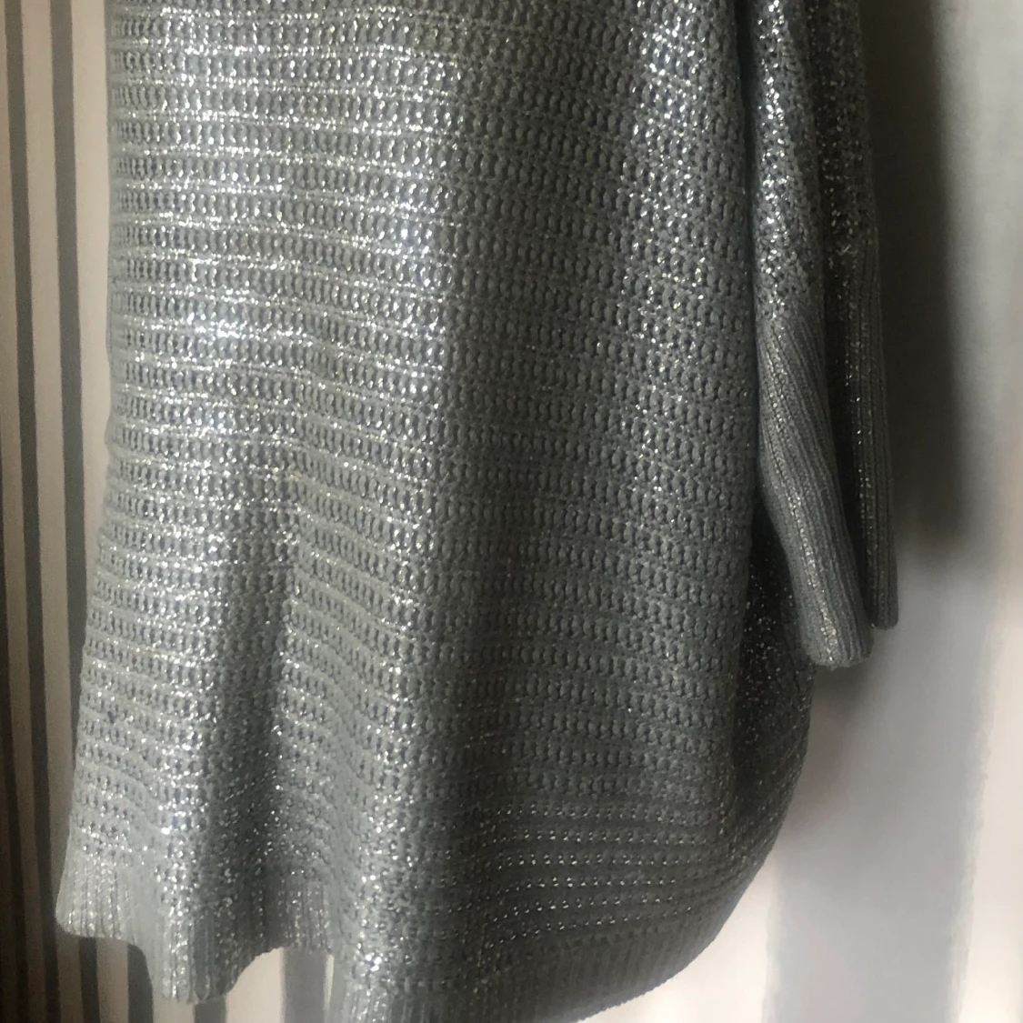 Grå/silver stickat tröja S/M - 91