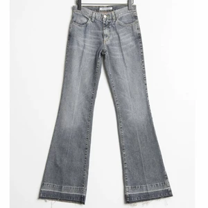 Jeans - Jättesnygga low/midwaist bootcutjeans från fornarina 🤍 Tyvärr för små, typ grå/blå färg 🤍 Innerbenslängd: 89 cm Grenhöjd: 21 cm