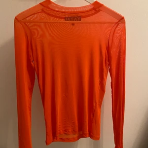 Orange nättröja - En riktig fin orangefärgad nättröja från stay. Använd ca 5 gånger. Den säljs då den inte kommer till användning. Jag står för frakt😊🧡