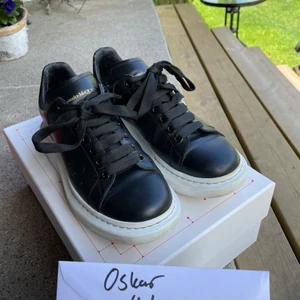 Alexander mcqueen sneakers  - Wts Alexander mcqueen sneakers! Size 40.5 (passar 41-42). Cond 6/10 (välanvända med fin ytter)