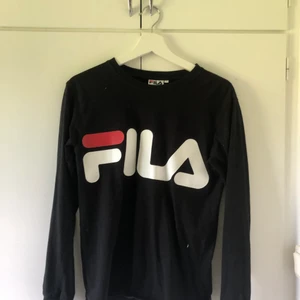 Fila tröja  - Svart fila tröja. Inte använd på länge men i fint skick💕