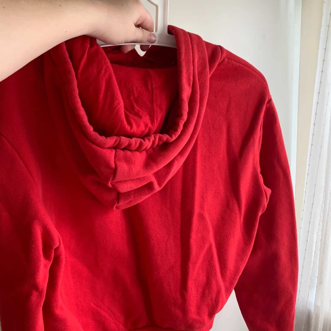 Röd cropped hoodie - 90