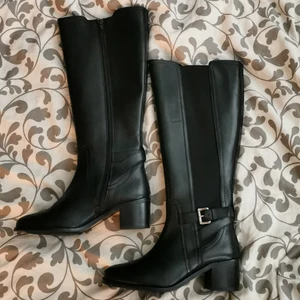 Stövlar high boot strl 38 - Helt oanvända, gjorda i skinn, skafthöjd ca 39cm, klack höjd ca 5,5cm. Orginalpris 1500:-