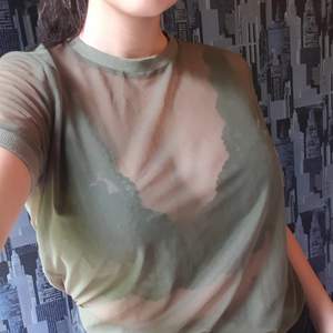 Militärgrön t-shirt i mesh 