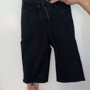 Gina tricot molly cykelbyxor storlek xs - Bra skick och strechiga, man står för frakten själv