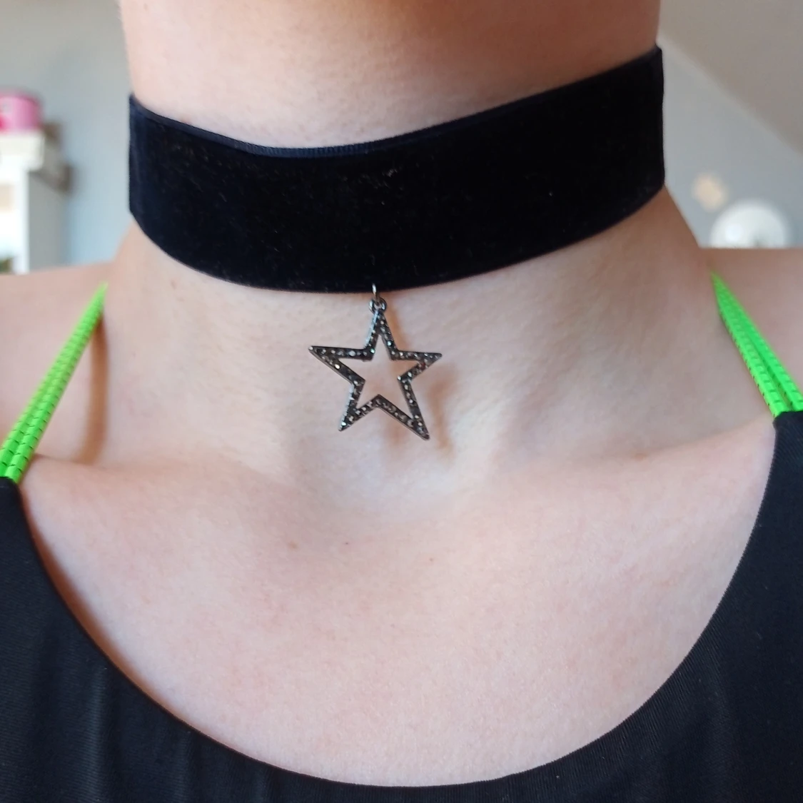 Svart choker i sammet från Zara. FRI FRAKT!