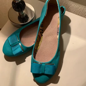 Ballerinaskor - Ballerinaskor i storlek 38. Bekväma och perfekt till sommaren. Dm för mer info