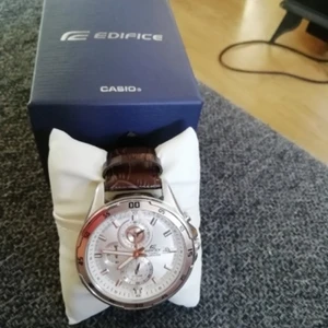 Casio edifice  - Säljer 2 casio edifice då jag fått dubbla klockor och inte har någon användning för mer än två stycken. Säljes båda två för 3000 och en för 1500