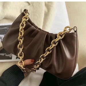 0 - Kommer inte till någon användning men super snygg och i bra skick✨Frakten står köparen för!