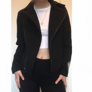 Short Coat 🧥  - Great condition, its im size XS so it is quite tight and on the smaller size, but if you have a petite body then it would lay beautifully