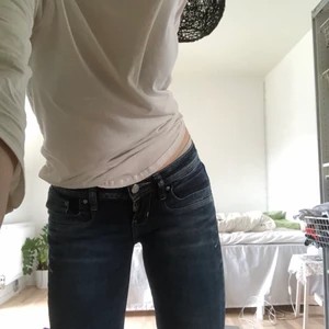 Jeans - Lågmidjade jeans från LTB. Köpta på sellpy men var lite för små. De är flare men syns inte bra på bilderna. Skriv för fler bilder och info! 💋