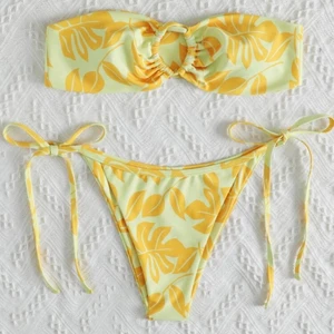 Bikini - Helt ny bikini från shein, så fin men var tyvärr lite liten för mig. Passar a/b kupor skulle jag säga! Helt oanvänd med skyddsplasten kvar.