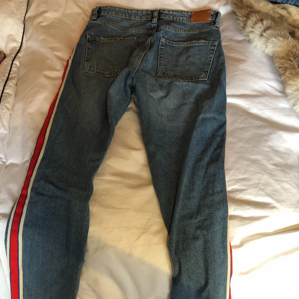 Jättesnygga zara Jeans. Så gott som nya, inte en repa på dem. Knappt använda. . Jeans & Byxor.