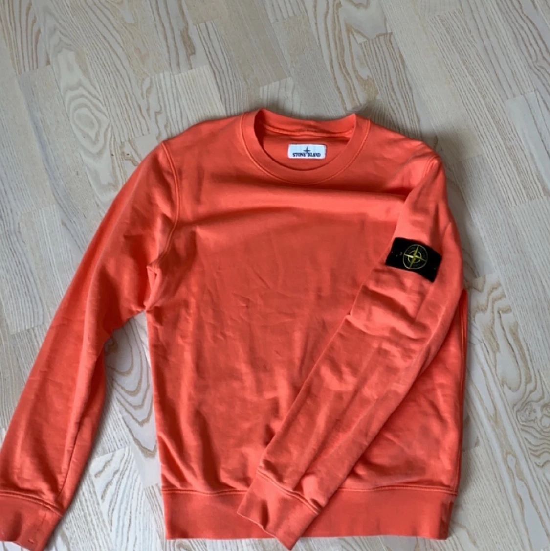 Stone island tröja och Stone mössa 